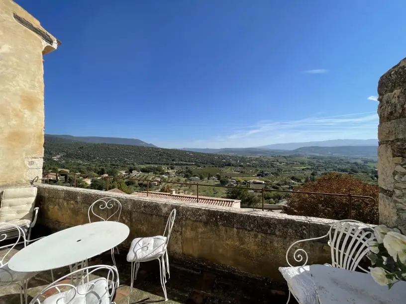 La maison des remparts à saint saturnin les apt